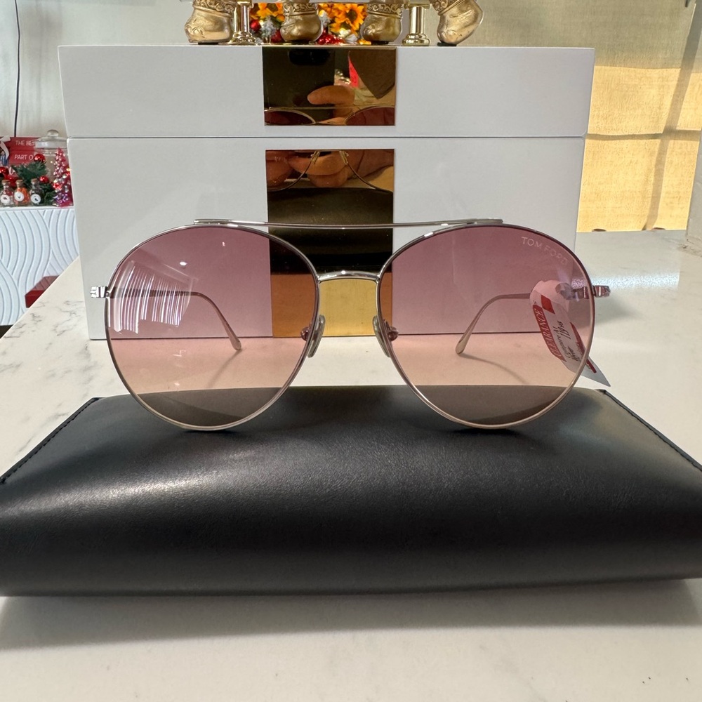 SOLD✨🤍FINAL SALE💫Tom Ford
Women's Cleo 59mm Sunglasses - Picture 15 of 16